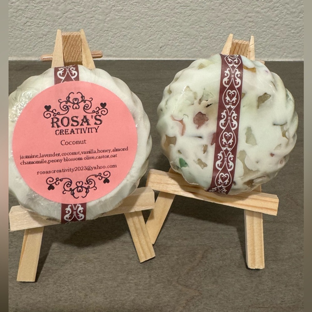 R27 set 4 soaps homemade 
vanilla,coconut, lavender Jasmine